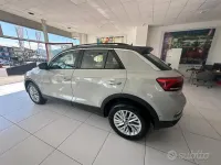 Usata VW T-Roc Life 110 CV (80 kW) 2022 Giallo SUV