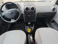 Usata Ford Fusion 68 CV (50 kW) 2003 Utilitaria