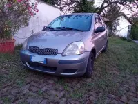 Usata Toyota Yaris 65 CV (47 kW) 2004 Grigio Utilitaria