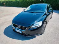 Usata Volvo V40 Momentum 120 CV (88 kW) 2017 Nero Berlina