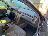 Usata Mercedes E220 Elegance 125 CV (91 kW) 1999 Blu Berlina