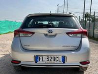 Usata Toyota Auris Hybrid 99 CV (72 kW) 2017 Grigio Berlina