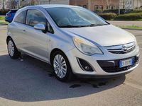 Usata Opel Corsa Edition 86 CV (63 kW) 2012 Argento Utilitaria