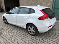 Usata Volvo V40 Momentum 120 CV (88 kW) 2017 Bianco Berlina