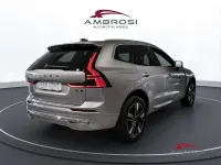 Nuova Volvo XC60 Plus 250 CV (183 kW) 2026 Aurora silver SUV