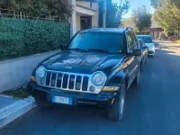 Second-hand Jeep Cherokee 163 CP (119 kW) 2005 Negru SUV