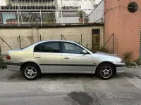 Usata Toyota Avensis 110 CV (80 kW) 2001 Grigio Berlina