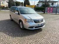 Usata Lancia Voyager Gold 163 CV (119 kW) 2012 Grigio Monovolume