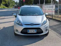 Usata Ford Fiesta Titanium 71 CV (52 kW) 2012 Argento Berlina