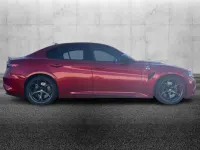 Usata Alfa Romeo Giulia Quadrifoglio 519 CV (381 kW) 2024 Rosso pastello Berlina