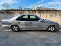 Usata Mercedes E240 Avantgarde 170 CV (125 kW) 2001 Grigio Berlina