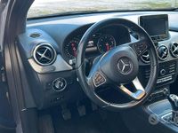 Usata Mercedes B180 109 CV (80 kW) 2017 Grigio Utilitaria