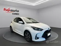 Usata Toyota Yaris Hybrid Active 116 CV (85 kW) 2022 Super white Utilitaria