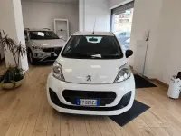 Usata Peugeot 107 Active 68 CV (50 kW) 2012 Bianco Utilitaria