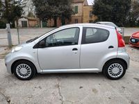 Usata Peugeot 107 68 CV (50 kW) 2010 Grigio Utilitaria
