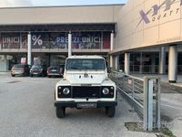 Usata Land Rover Defender 122 CV (89 kW) 1987 Bianco pastello Station wagon