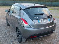 Usata Lancia Ypsilon 69 CV (50 kW) 2015 Grigio Utilitaria