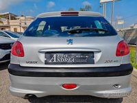 Usata Peugeot 206 67 CV (49 kW) 2005 Bianco Berlina