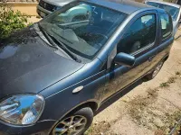 Usata Toyota Yaris 75 CV (55 kW) 2005 Grigio Berlina