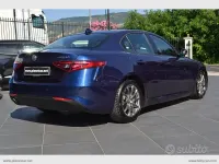 Usata Alfa Romeo Giulia 150 CV (110 kW) 2017 Bluazzurro Berlina