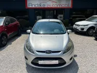 Usata Ford Fiesta Titanium 70 CV (51 kW) 2011 Argento Berlina