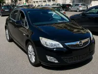 Usata Opel Astra Cosmo 110 CV (80 kW) 2010 Nero Berlina