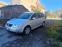 Begagnad VW Touran 136 HK (100 kW) 2004 Grå Minibuss