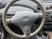 Usata Toyota Yaris Sol 68 CV (50 kW) 2000 Nero Berlina