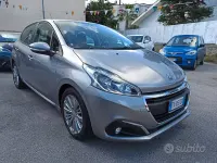 Usata Peugeot 208 Active 102 CV (75 kW) 2019 Grigio Utilitaria