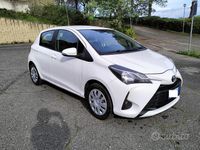 Usata Toyota Yaris Cool 69 CV (50 kW) 2017 Bianco Berlina