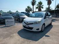 Usata Toyota Yaris Active 90 CV (66 kW) 2012 Bianco Utilitaria