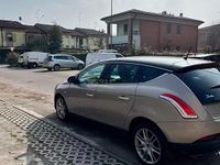 Usado Lancia Delta 120 CV (88 kW) 2009 Gris Utilitario