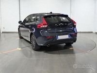 Usata Volvo V40 Business Edition 120 CV (88 kW) 2019 Blu metallizzato Berlina