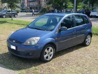 Usata Ford Fiesta Titanium 68 CV (50 kW) 2005 Blu/azzurro Utilitaria