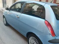 Usata Lancia Ypsilon 69 CV (50 kW) 2004 Bluazzurro Utilitaria