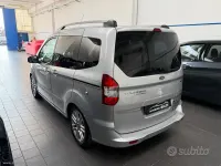 Usata Ford Tourneo Courier Titanium 101 CV (74 kW) 2015 Grigio Monovolume