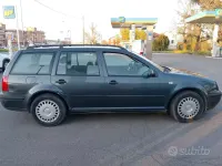 Usado VW Golf IV 101 CV (74 kW) 2000 Gris Familiar