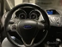 Gebraucht Ford Fiesta 95 PS (69 kW) 2016 Grau Kleinwagen
