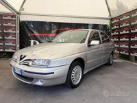 Usata Alfa Romeo 146 120 CV (88 kW) 2000 Grigio Utilitaria