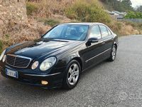Usata Mercedes E220 150 CV (110 kW) 2003 Nero Berlina
