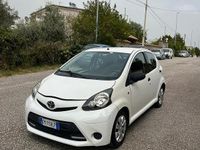 Usata Toyota Aygo 68 CV (50 kW) 2013 Bianco Utilitaria