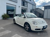 Usata VW New Beetle 105 CV (77 kW) 2004 Bianco Utilitaria