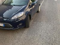 Usata Ford Fiesta 92 CV (67 kW) 2015 Blu Utilitaria