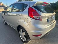 Usata Ford Fiesta 95 CV (69 kW) 2015 Grigio Utilitaria
