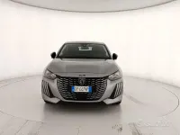 Usata Peugeot 208 Allure 101 CV (74 kW) 2025 Grigio Utilitaria