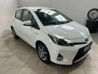 Second-hand Toyota Yaris Hybrid Lounge 75 CP (55 kW) 2013 Alb Berlinǎ