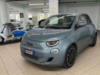 Usata Fiat 500e La Prima 42 kW (58 CV) 2021 Glacier blue metallizzato Utilitaria