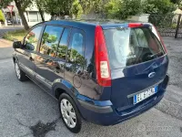 Usata Ford Fusion 80 CV (58 kW) 2012 Blu Utilitaria