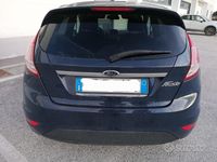 Usata Ford Fiesta Titanium 75 CV (55 kW) 2014 Blu Utilitaria