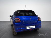 Usata Suzuki Swift 83 CV (61 kW) 2024 Blu tetto nero Utilitaria